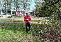Новомосковские коммунисты провели субботник у памятника В.И. Ленина