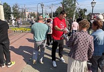 Алексей Лебедев возглавляет рейды КПРФ по раздаче партийных газет в Туле Алексей Лебедев возглавляет рейды КПРФ по раздаче партийных газет в Туле