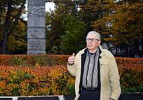 В память защитников Дома Советов в тульском Сквере Коммунаров прошло возложение цветов к стеле Павшим за Советскую власть