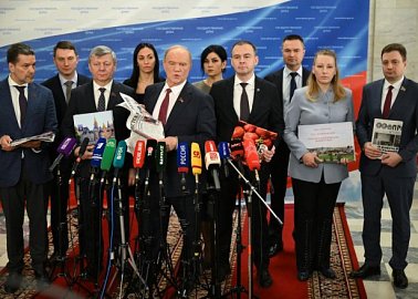 Г.А. Зюганов: Наши предложения обобщены в «Программе Победы». Пресс-подход лидера КПРФ в Госдуме 18 ноября 2025 года