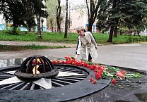 В Тульской области члены КПРФ почтили память героев Великой Отечественной войны в день 75-летия Великой Победы!