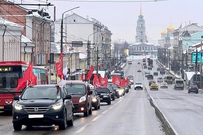 Тульский обком автопробегом и возложениями отметил день Красной армии