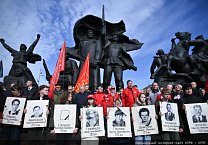 «Не забудем, не простим!»: КПРФ провела акцию памяти защитников Белого дома в октябре 93-го