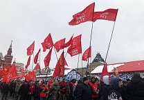 Тульские коммунисты приняли участие в возложении цветов в день рождения И.В. Сталина на Красной площади Тульские коммунисты приняли участие в возложении цветов в день рождения И.В. Сталина на Красной площади