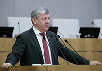 Дмитрий Новиков: “Историческое время для России слишком спрессовано”