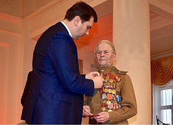 100-летие Красной Армии и 25-летие воссоздания Компартии. 100-летие Красной Армии и 25-летие воссоздания Компартии.