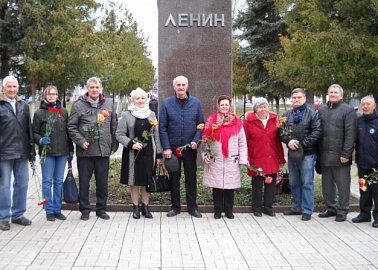 Веневские коммунисты отметили годовщину Великого Октября