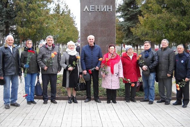 Веневские коммунисты отметили годовщину Великого Октября