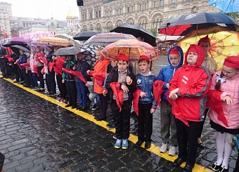 Юных туляков приняли в пионеры на Красной площади