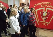 На выставке к 100-летию комсомола в Туле проходят школьные экскурсии