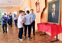 Тульский обком КПРФ дал старт циклу Ленинских уроков в школах области Тульский обком КПРФ дал старт циклу Ленинских уроков в школах области