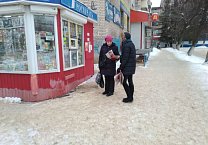 Молодые коммунисты продолжают распространять газеты и листовки о Павле Грудинине!