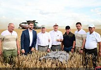 В ходе визита в Орловскую область Г.А. Зюганов посетил центр селекции и семеноводства В ходе визита в Орловскую область Г.А. Зюганов посетил центр селекции и семеноводства