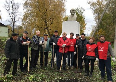 Тульские коммунисты продолжают проводить субботники в ознаменование столетия Великого Октября.