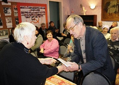 Коммунисты г. Ефремова празднуют годовщину освобождения города от фашистских захватчиков