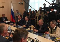 Олег Лебедев провёл торжественную церемонию гашения почтовых марок, посвящённых истории отечественного пчеловодства