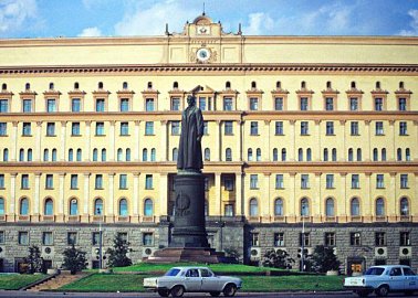 Депутаты-коммунисты Государственной Думы потребовали восстановить памятник Дзержинскому в Москве.