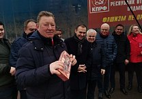 Тульский обком принял участие в формировании 107-го гуманитарного конвоя от КПРФ Тульский обком принял участие в формировании 107-го гуманитарного конвоя от КПРФ