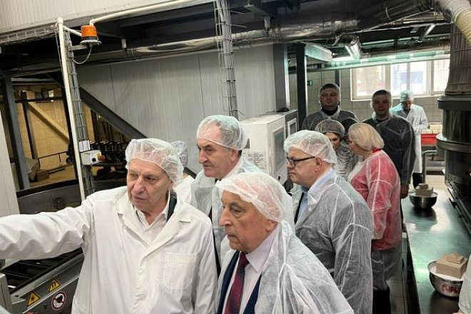 Кандидат в Президенты РФ от КПРФ Николай Харитонов посетил ЗАО «Щёлковохлеб» в Подмосковье