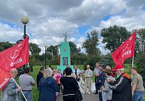 Новомосковские коммунисты провели акцию, посвященную 80-й годовщине Победы во Второй Мировой войне над фашисткой Германией и милитаристской Японией Новомосковские коммунисты провели акцию, посвященную 80-й годовщине Победы во Второй Мировой войне над фашисткой Германией и милитаристской Японией