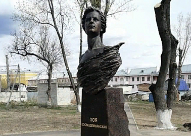 В ефремовский сквер после вмешательства членов КПРФ вернули бюст Зои Космодемьянской