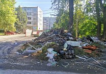 Команда КПРФ Донского провела рейд по мусорным контейнерным площадкам города Команда КПРФ Донского провела рейд по мусорным контейнерным площадкам города