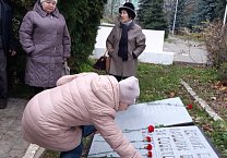 Ефремовский ГК КПРФ поздравляет однопартийцев с Днём Октябрьской революции Ефремовский ГК КПРФ поздравляет однопартийцев с Днём Октябрьской революции