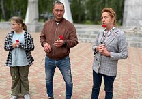 Новомосковские коммунисты провели акцию, посвященную 80-й годовщине Победы во Второй Мировой войне над фашисткой Германией и милитаристской Японией Новомосковские коммунисты провели акцию, посвященную 80-й годовщине Победы во Второй Мировой войне над фашисткой Германией и милитаристской Японией