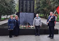 Коммунисты Пролетарского местного отделения и члены организаций левого толка провели возложения к Тульским памятникам и монументам Коммунисты Пролетарского местного отделения и члены организаций левого толка провели возложения к Тульским памятникам и монументам
