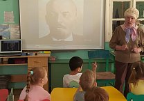 Ефремовские коммунисты продолжают мероприятия в преддверии 153-ей годовщины со дня рождения Владимира Ильича Ленина Ефремовские коммунисты продолжают мероприятия в преддверии 153-ей годовщины со дня рождения Владимира Ильича Ленина