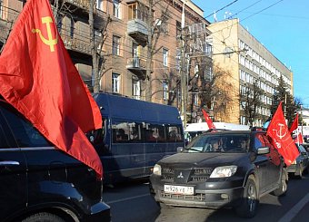 Тульский обком КПРФ провел в Туле автопробег, посвященный 74-й годовщине обороны города-героя. Тульский обком КПРФ провел в Туле автопробег, посвященный 74-й годовщине обороны города-героя.