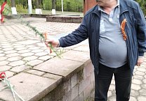 В Тульской области члены КПРФ почтили память героев Великой Отечественной войны в день 75-летия Великой Победы!