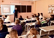 Тульский обком КПРФ продолжает организовывать патриотические уроки для школьников Тульский обком КПРФ продолжает организовывать патриотические уроки для школьников