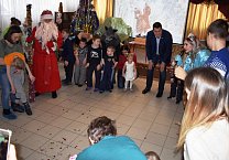 Тульские коммунисты поздравили детей и родителей в центре социального обслуживания населения