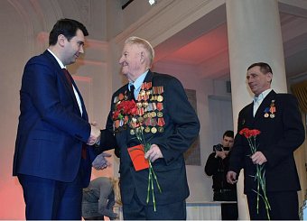 100-летие Красной Армии и 25-летие воссоздания Компартии. 100-летие Красной Армии и 25-летие воссоздания Компартии.