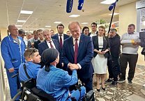 Руководитель фракции КПРФ в Тульской областной Думе Алексей Лебедев и его заместитель по фракции Светлана Белоус поздравили с Медовым Спасом военнослужащих, которые проходят лечение в Филиале № 2 ФГБУ «НМИЦ ВМТ им. А.А. Вишневского» Минобороны России Руководитель фракции КПРФ в Тульской областной Думе Алексей Лебедев и его заместитель по фракции Светлана Белоус поздравили с Медовым Спасом военнослужащих, которые проходят лечение в Филиале № 2 ФГБУ «НМИЦ ВМТ им. А.А. Вишневского» Минобороны России