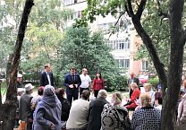 Олег Лебедев проводит встречи с избирателями и объезжает с передвижной приемной дворовые территории Рязани