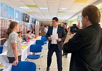 Кандидат в Губернаторы Тульской области Алексей Лебедев в воскресенье 8 сентября проголосовал на избирательном участке в городе Тула Кандидат в Губернаторы Тульской области Алексей Лебедев в воскресенье 8 сентября проголосовал на избирательном участке в городе Тула