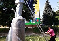 Ефремовские коммунисты отремонтировали памятник В.И.Ленину