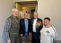 Тульский обком КПРФ наградил юбилейной медалью ЦК КПРФ «80 лет Великой Победы» ветерана партии, почетного гражданина Щекинского района Тульской области Л.Ю. Пельта
