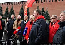 Под Знаменем Комсомола – к новым победам!