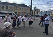 У дома правительства Тульской области началась голодовка кандидата в депутаты облдумы от КПРФ Юрия Корецких У дома правительства Тульской области началась голодовка кандидата в депутаты облдумы от КПРФ Юрия Корецких