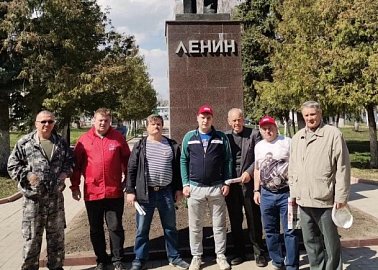 Тульские коммунисты привели в порядок Аллею Героев и памятник В.И. Ленину в г. Венёве