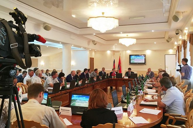 Олег Лебедев провёл в Орле экологический круглый стол, посвященный законопроекту об органическом земледелии и производстве экологически чистых продуктов питания