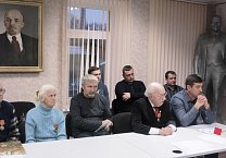 Тульские коммунисты собрались за Круглым столом, чтобы вспомнить о заслугах Иосифа Виссарионовича Сталина Тульские коммунисты собрались за Круглым столом, чтобы вспомнить о заслугах Иосифа Виссарионовича Сталина
