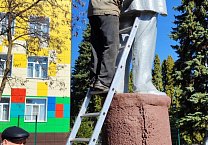 Ефремовский ГК КПРФ провел субботник в преддверии 155-й годовщины со дня рождения В.И. Ленина Ефремовский ГК КПРФ провел субботник в преддверии 155-й годовщины со дня рождения В.И. Ленина