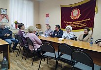 Новомосковские коммунисты в День рождения И.В. Сталина возложили цветы к памятнику великого генералиссимуса 