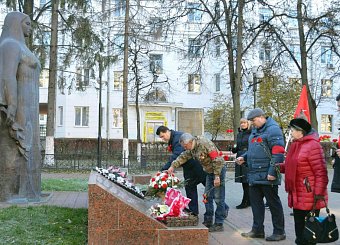 Тульский обком КПРФ провел в Туле полуторатысячную демонстрацию. Тульский обком КПРФ провел в Туле полуторатысячную демонстрацию.