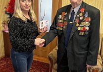 Тульские коммунисты поздравили ветерана партии, участника Парада на Красной площади 7 ноября 1941 года, почетного гражданина Тульской области А.И. Тимофеева Тульские коммунисты поздравили ветерана партии, участника Парада на Красной площади 7 ноября 1941 года, почетного гражданина Тульской области А.И. Тимофеева