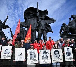 «Не забудем, не простим!»: КПРФ провела акцию памяти защитников Белого дома в октябре 93-го